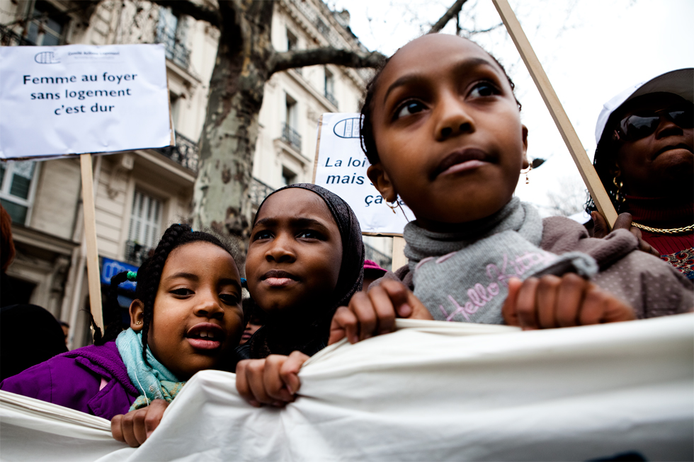 Manifestation pour le logement et contre les expulsions à Paris : .  