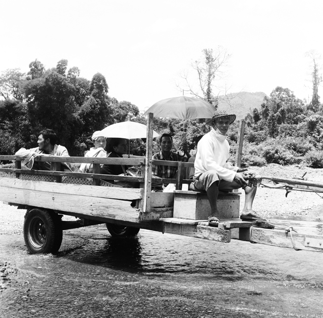 Villageois sur une charrette à Vang Vieng Laos : .